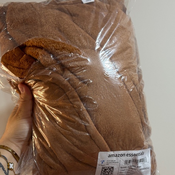 Cozy Light Green Plush Robe - Picture 4 of 4